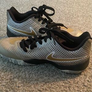 Nike Men’s Hyperlive Sneaker. Size 9. Like New.